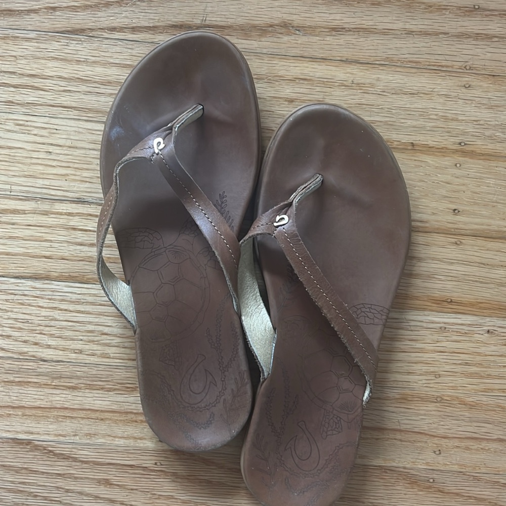 Olikai leather slippers/ flip flops